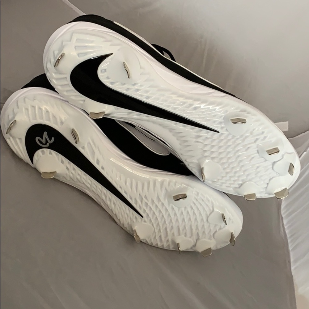 Nike Black And White Baseball shoes Metal Cleats - Picture 8 of 9